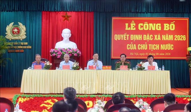 Phó Thủ tướng Thường trực Phạm Gia Túc dự Lễ công bố Quyết định đặc xá năm 2026 của Chủ tịch nước tại Trại giam Thanh Xuân. Ảnh: Phạm Kiên - TTXVN