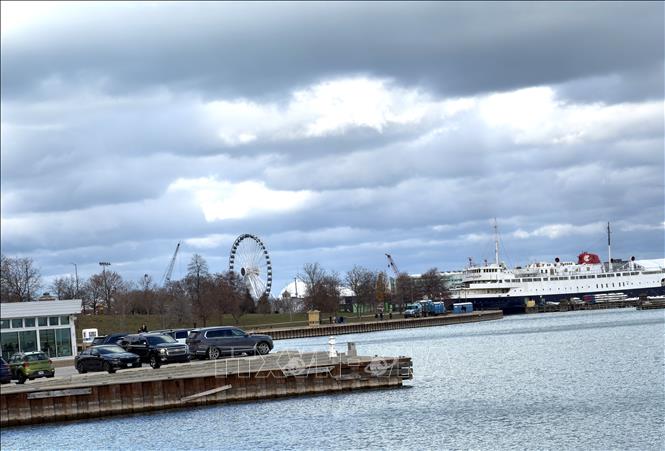 Vòng quay khổng lồ Centennial Wheel nằm tại khu vực Navy Pier bên bờ hồ Michigan, một trong những điểm vui chơi nổi bật nhất của Chicago. Ảnh: Ngọc Quang – PV TTXVN tại Mỹ