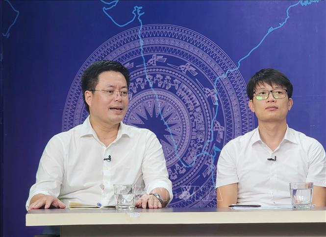 Ông Đỗ Văn Tuấn, Chủ tịch Hiệp hội Nhiên liệu sinh học Việt Nam trao đổi tại Tọa đàm.  Ảnh: Chu Thanh Vân - TTXVN 
