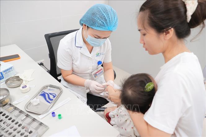 Khu vực lấy mẫu xét nghiệm cho bệnh nhi. Ảnh: Minh Quyết - TTXVN