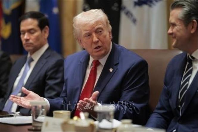 Tổng thống Mỹ Donald Trump (giữa) trong cuộc họp nội các tại Nhà Trắng, ngày 26/3/2026. Ảnh: Kyodo/TTXVN