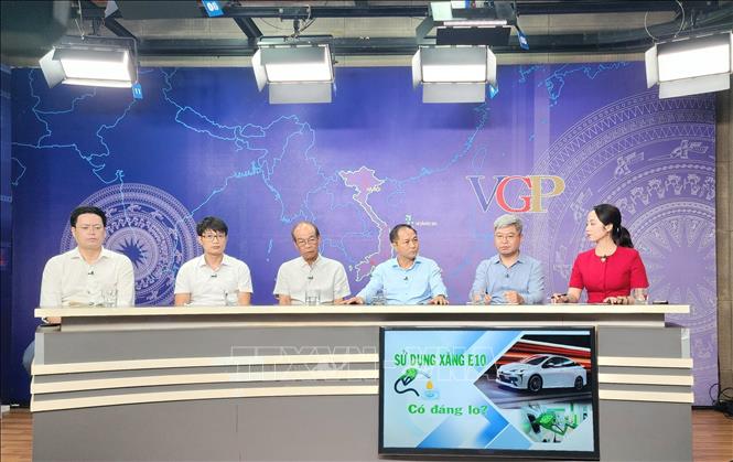 Khách mời trao đổi tại Tọa đàm. Ảnh: Chu Thanh Vân - TTXVN 