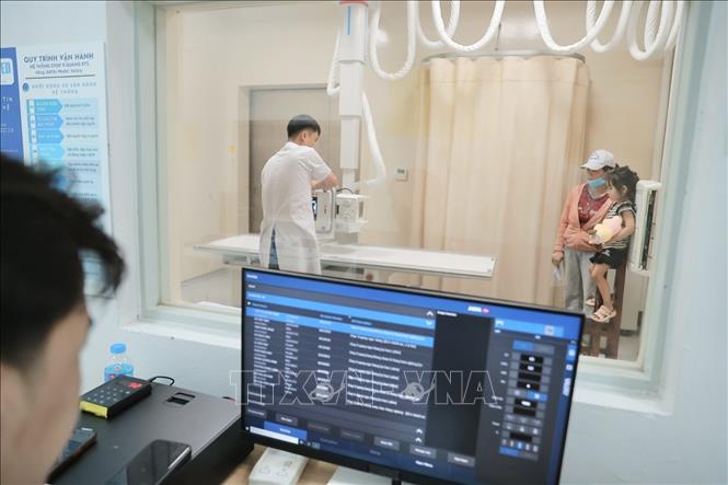 Phòng chụp X-quang sử dụng trang thiết bị hiện đại. Ảnh: Minh Quyết - TTXVN