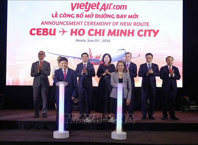 Phó Thủ tướng, Bộ trưởng Quốc phòng Phan Văn Giang chứng kiến Lễ công bố mở đường bay mới Cebu - TP Hồ Chí Minh của hãng hàng không VietjetAir. Ảnh: Thống Nhất – TTXVN