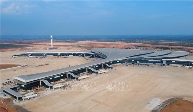 Sân đỗ tàu bay, nhà ga hành khách sân bay Long Thành đã cơ bản hoàn thành các phần việc chính. Ảnh: Công Phong - TTXVN