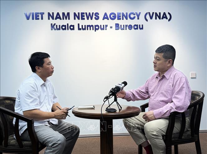 Ông Ei Sun Oh, chuyên gia cao cấp thuộc Trung tâm Nghiên cứu Thái Bình Dương (Malaysia) trả lời phỏng vấn TTXVN. Ảnh: Bình Thanh - PV TTXVN tại Malaysia