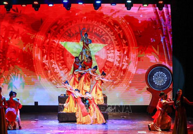 “Sấm Đọi Tam – vang hồn Việt” góp phần tạo nên không gian kết nối giữa lịch sử, nghệ thuật và bản sắc dân tộc, khơi dậy tình yêu di sản trong cộng đồng, đặc biệt là thế hệ trẻ. Ảnh: Khánh Hoà - TTXVN