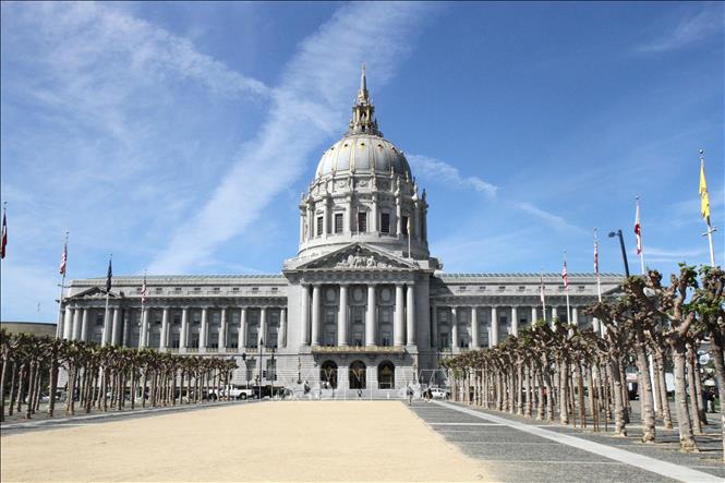 Quảng trường trước Tòa thị chính San Francisco, nơi sẽ trở thành điểm hẹn của người hâm mộ trong mùa World Cup 2026. Ảnh: Ngọc Quang – PV TTXVN tại Mỹ