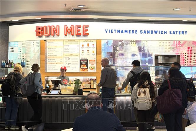 Tại Sân bay quốc tế San Francisco (SFO), du khách có thể bắt đầu hành trình khám phá bằng món bánh mì Việt Nam. Ảnh: Ngọc Quang – PV TTXVN tại Mỹ