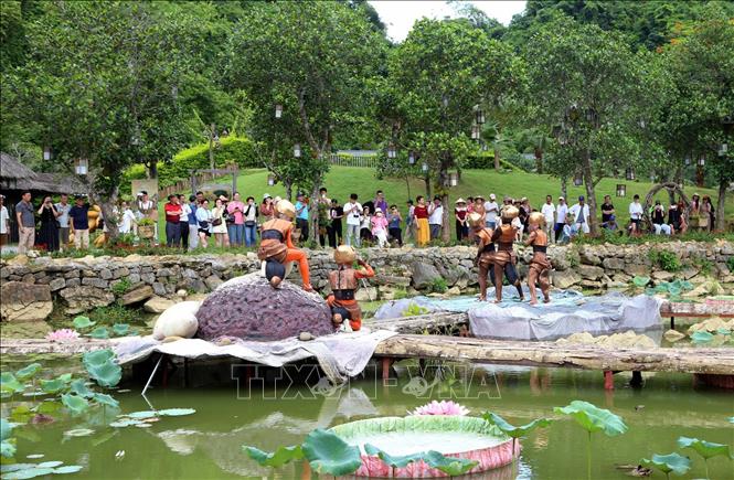 Khu du lịch sinh thái Vườn chim Thung Nham là một trong những cơ sở đầu tiên của tỉnh Ninh Bình được gắn biển Du lịch xanh. Ảnh: Đức Phương - TTXVN