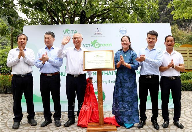 Khu du lịch sinh thái Tràng An được gắn biển đồng 