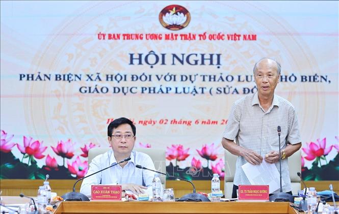 GS. TS Trần Ngọc Đường, Chủ nhiệm Hội đồng Tư vấn về Dân chủ - Pháp luật của Ủy ban Trung ương Mặt trận Tổ quốc Việt Nam phát biểu. Ảnh: Minh Đức - TTXVN