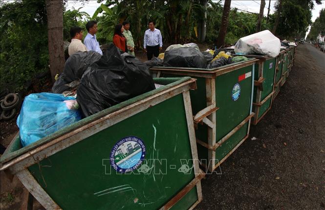 Điểm tập kết rác tạm gây mất mỹ quan tại Cần Thơ. Ảnh: Duy Khương – TTXVN