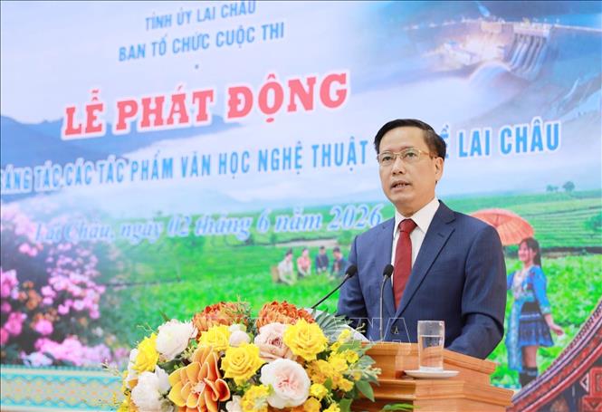 Đồng chí Lê Đức Dục, Trưởng Ban Tuyên giáo và Dân vận Tỉnh ủy, Trưởng Ban Tổ chức Cuộc thi, phát biểu phát động cuộc thi. Ảnh: Quý Trung - TTXVN