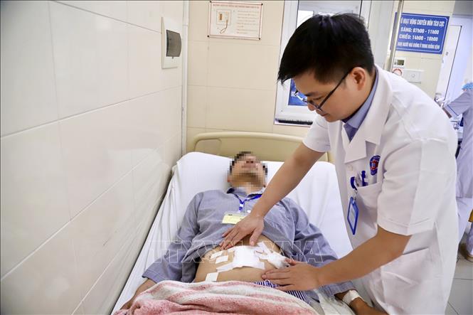 Bệnh nhân hồi phục sau ca phẫu thuật. Ảnh: TTXVN phát