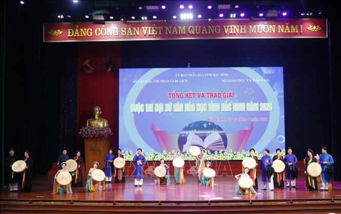 Chương trình văn nghệ tại buổi lễ. Ảnh: Thanh Thương- TTXVN