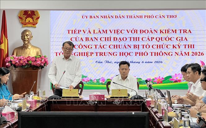 Ông Nguyễn Văn Khởi, Phó Chủ tịch UBND thành phố Cần Thơ, phát biểu tại buổi làm việc. Ảnh: Ánh Tuyết - TTXVN