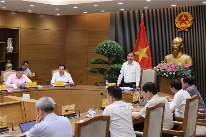 Phó Thủ tướng Thường trực Phạm Gia Túc chủ trì cuộc họp về tình hình triển khai, phân phối xăng E10. Ảnh: Lâm Khánh - TTXVN
