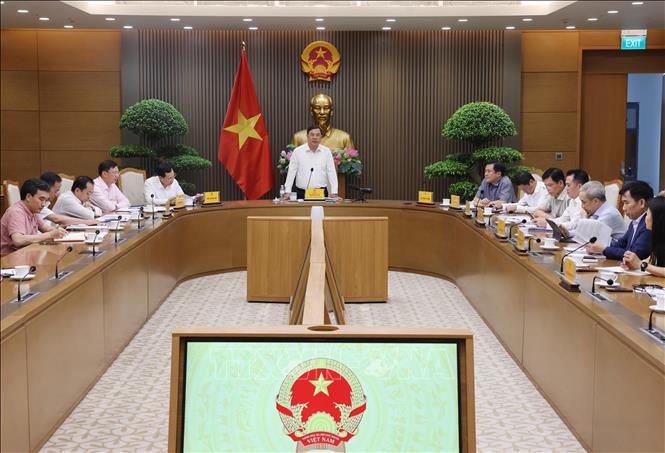 Phó Thủ tướng Thường trực Phạm Gia Túc chủ trì cuộc họp về tình hình triển khai, phân phối xăng E10. Ảnh: Lâm Khánh - TTXVN