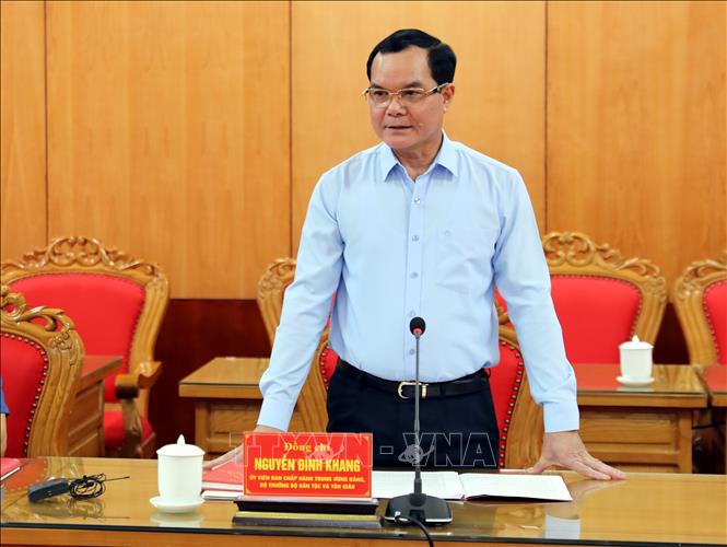 Bộ trưởng Bộ Dân tộc và Tôn giáo Nguyễn Đình Khang phát biểu tại buổi làm việc với lãnh đạo tỉnh Lạng Sơn. Ảnh: Văn Đạt - TTXVN