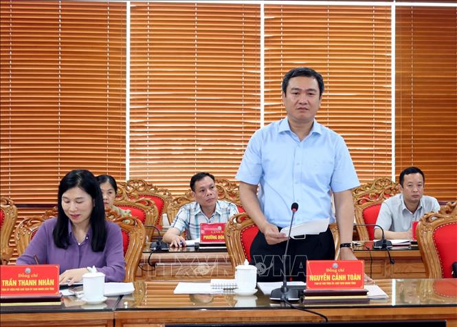 Chủ tịch UBND tỉnh Lạng Sơn Nguyễn Cảnh Toàn phát biểu tại cuộc làm việc với Đoàn công tác của Bộ Dân tộc và Tôn giáo. Ảnh: Văn Đạt - TTXVN