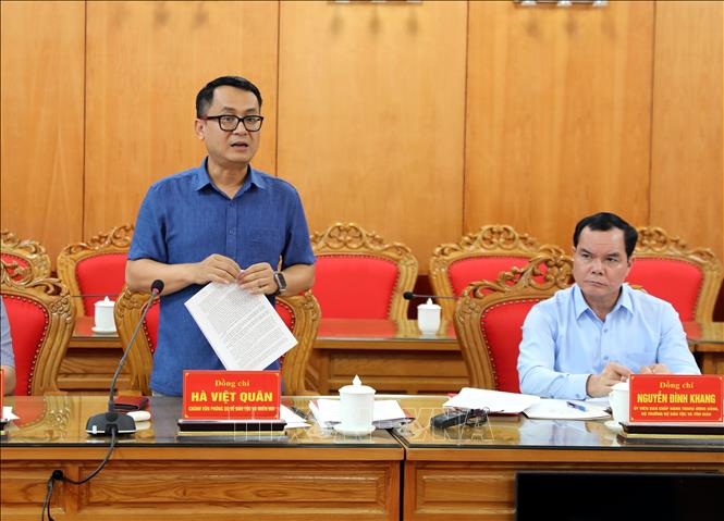 Ông Hà Việt Quân, Chánh Văn phòng quốc gia về dân tộc và miền núi nhấn mạnh cần đẩy nhanh tiến độ giải ngân vốn Chương trình mục tiêu quốc gia phát triển kinh tế - xã hội vùng đồng bào dân tộc thiểu số và miền núi tại địa phương. Ảnh: Văn Đạt - TTXVN