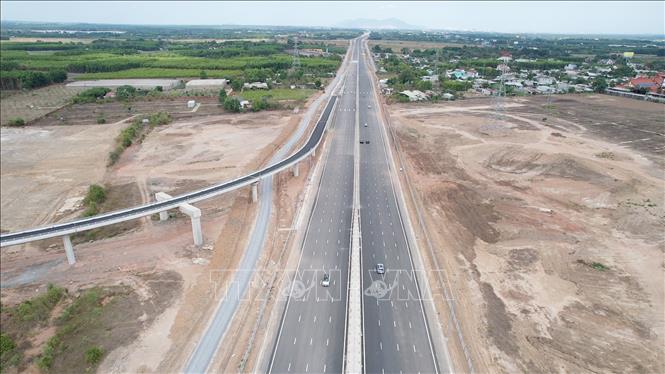 Toàn tuyến cao tốc Biên Hòa - Vũng Tàu đã đưa vào khai thác tạm. Ảnh: Công Phong - TTXVN