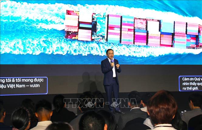 An Amazon Global Selling representative speaks at the event. VNA Photo: Hương Giang