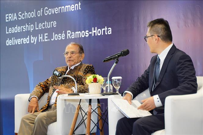 Tổng thống Cộng hòa Dân chủ Timor-Leste José Ramos-Horta chia sẻ kinh nghiệm dưới góc độ của một nhà ngoại giao và chủ nhân giải Nobel Hòa bình về chủ đề lãnh đạo, ngoại giao khu vực và xây dựng nền hòa bình trong bối cảnh toàn cầu nhiều biến động. Ảnh: Minh Thái - Phóng viên TTXVN tại Indonesia 