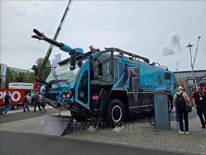 Các sản phẩm công nghệ cao được trưng bày tại triển lãm INTERSCHUTZ 2026. Ảnh: Vũ Hiệp - PV TTXVN tại Đức