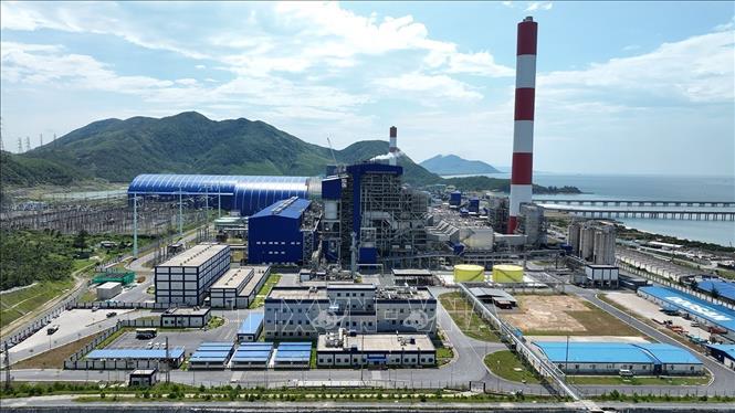 Dự án Nhà máy Nhiệt điện Vũng Áng II được khởi công xây dựng từ năm 2021, tổng vốn đầu tư 2,2 tỷ USD, gồm 2 tổ máy có tổng công suất hơn 1.300 MW. Đây là dự án FDI trọng điểm tại Khu kinh tế Vũng Áng, tỉnh Hà Tĩnh đến nay đã đưa vào hoạt động sản xuất và hoà vào lưới điện Quốc gia. Ảnh: Vũ Sinh - TTXVN