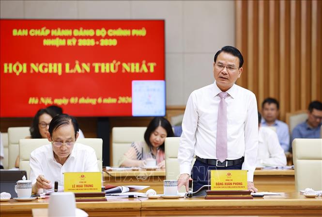 Phó Bí thư Đảng uỷ Chính phủ, Bộ trưởng, Chủ nhiệm Văn phòng Chính phủ Đặng Xuân Phong phát biểu. Ảnh: Dương Giang – TTXVN