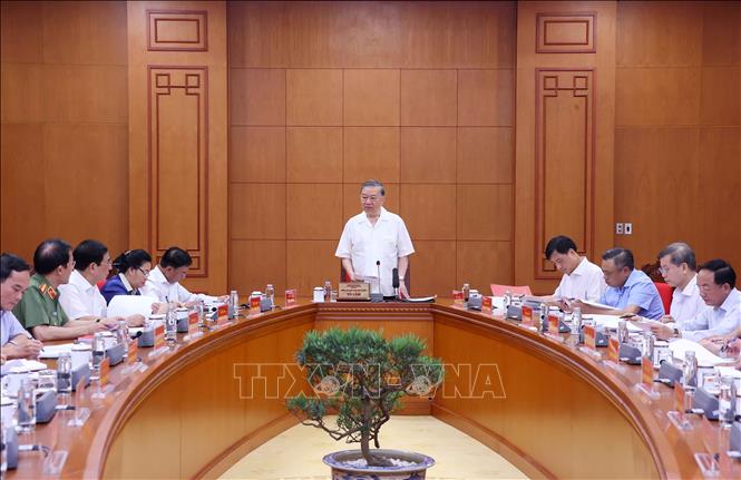 Party General Secretary and State President To Lam chairs the working session. VNA Photo: Văn Điệp