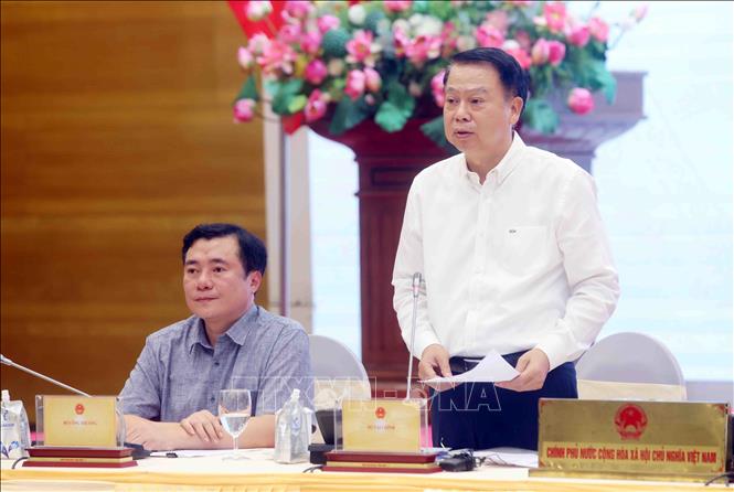 Thứ trưởng Bộ Tài chính Nguyễn Đức Chi trả lời câu hỏi của phóng viên các cơ quan thông tấn, báo chí. Ảnh: Phạm Kiên – TTXVN