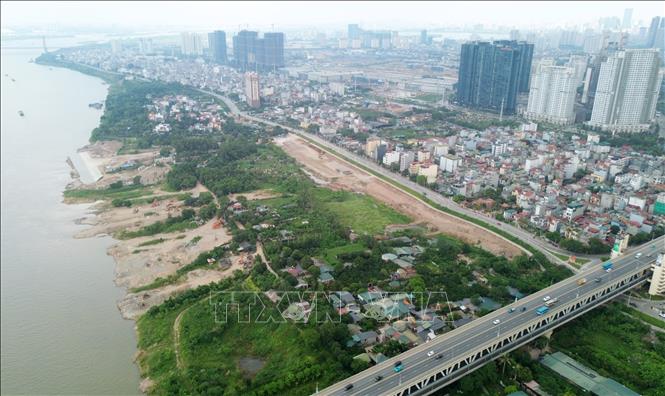 Theo quy hoạch, Công viên công cộng phường Phú Thượng các hạng mục nổi bật gồm hệ thống công viên cảnh quan ven sông, khu rừng tre - trúc, vườn hoa bốn mùa, quảng trường trung tâm. Đặc biệt, điểm nhấn của dự án là quảng trường nhạc nước hiện đại, kết hợp với các khu vực dã ngoại, cắm trại và sinh hoạt cộng đồng ngoài trời, kỳ vọng tạo nên không gian trải nghiệm hấp dẫn. Ảnh: Quốc Khánh - TTXVN