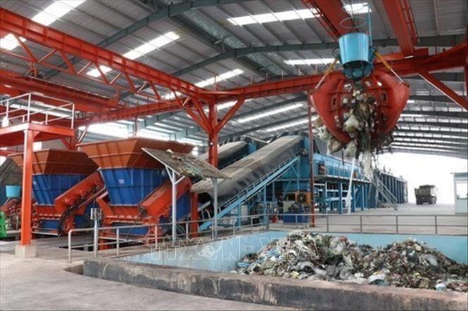 Công ty cổ phần Nước - Môi trường Bình Dương (Biwase) đưa Nhà máy xử lý rác sinh hoạt thành phân hữu cơ lớn nhất Việt Nam và Khu vực Đông Nam Á, công suất 840 tấn/ngày tại phường Chánh Phú Hòa, thị xã Bến Cát vào hoạt động. Ảnh: Nguyễn Văn Việt - TTXVN