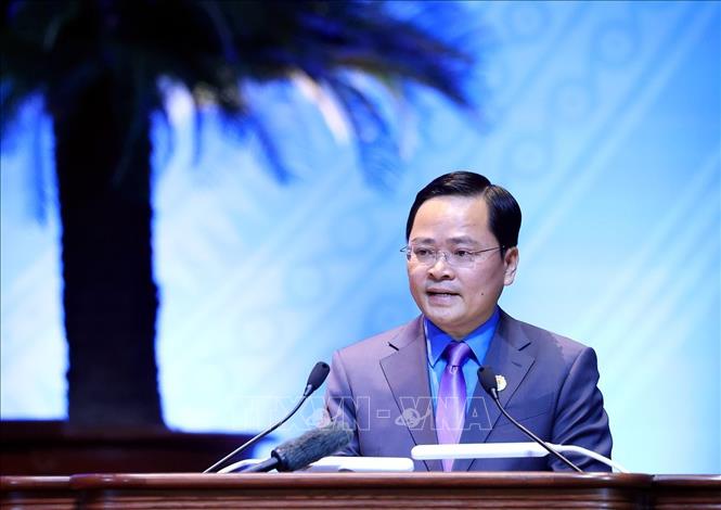 Đồng chí Nguyễn Anh Tuấn, Ủy viên Trung ương Đảng, Phó Chủ tịch Ủy ban Trung ương Mặt trận Tổ quốc Việt Nam, Chủ tịch Tổng Liên đoàn lao động Việt Nam khóa XIII trình bày Diễn văn khai mạc Đại hội. Ảnh: Tuấn Anh - TTXVN