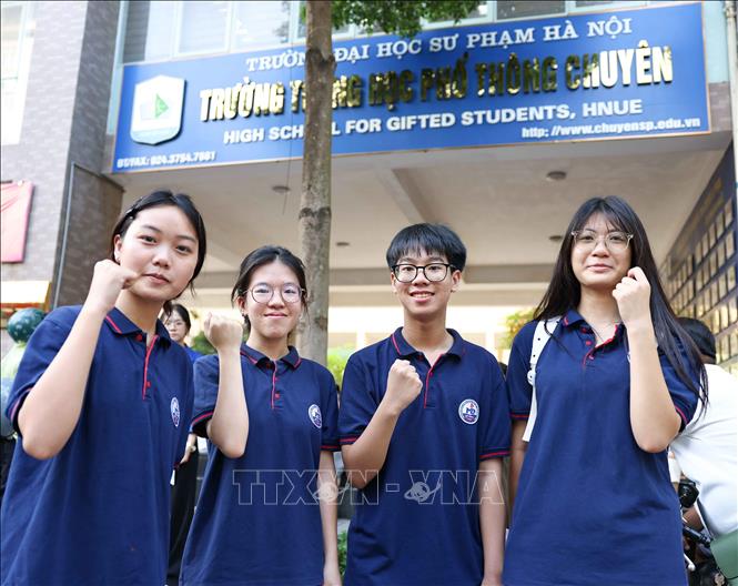 Thí sinh phấn khởi, tự tin tham dự kỳ thi. Ảnh: Thanh Tùng - TTXVN