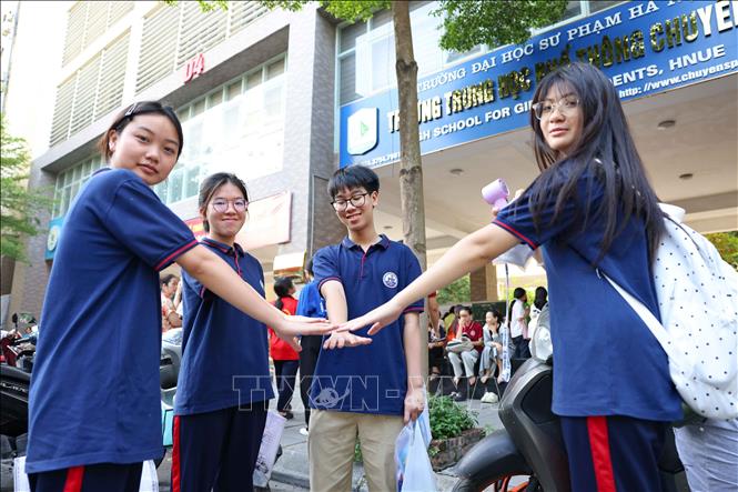 Thí sinh phấn khởi, tự tin tham dự kỳ thi. Ảnh: Thanh Tùng - TTXVN