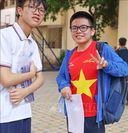 Thí sinh phấn khởi, tự tin tham dự kỳ thi. Ảnh: Thanh Tùng - TTXVN