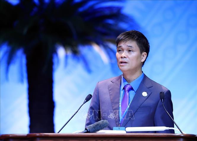 Đồng chí Ngọ Duy Hiểu, Phó Chủ tịch Thường trực Tổng Liên đoàn lao động Việt Nam trình bày Báo cáo tổng hợp kiến nghị của đoàn viên, người lao động và tổ chức Công đoàn với Đảng, Nhà nước. Ảnh: Tuấn Anh - TTXVN