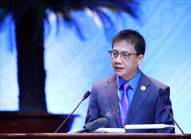 Đồng chí Nguyễn Ngọc Ân, Chủ tịch Công đoàn Giáo dục Việt Nam trình bày tham luận. Ảnh: Tuấn Anh - TTXVN
