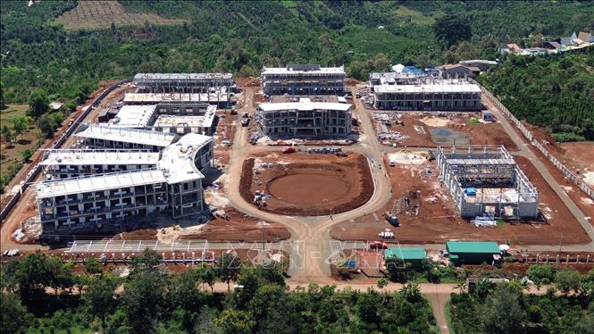 Thi công trường Phổ thông nội trú liên cấp Tiểu học và Trung học Cơ sở Thuận An, xã Thuận An, tỉnh Lâm Đồng. Ảnh: Hưng Thịnh – TTXVN