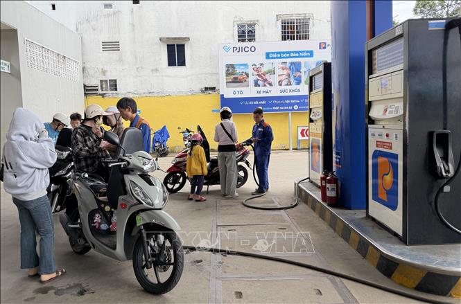 Người dân tích cực sử dụng nhiên liệu sạch sẽ góp phần xây dựng môi trường sống xanh.Ảnh: Nguyễn Văn Việt - TTXVN

