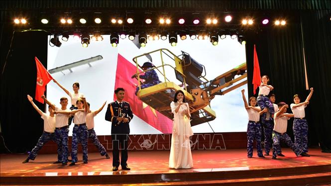 Phần thi kỹ năng công tác Đoàn được thể hiện bằng hình thức sân khấu hóa. Ảnh: TTXVN phát
 