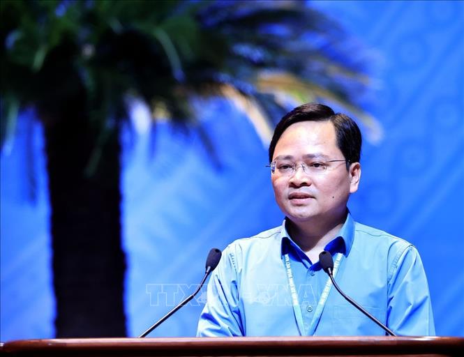 Đồng chí Nguyễn Anh Tuấn, Ủy viên Trung ương Đảng, Chủ tịch Tổng Liên đoàn lao động Việt Nam khóa XIII trình bày Đề án nhân sự Ban Chấp hành khóa XIV. Ảnh: Tuấn Anh - TTXVN