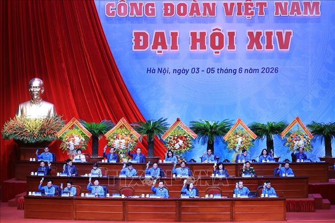 Các đại biểu biểu quyết thông qua Đề án nhân sự Ban Chấp hành Tổng Liên đoàn Lao động Việt Nam Việt Nam khóa XIV, nhiệm kỳ 2026 - 2031. Ảnh: Tuấn Anh - TTXVN