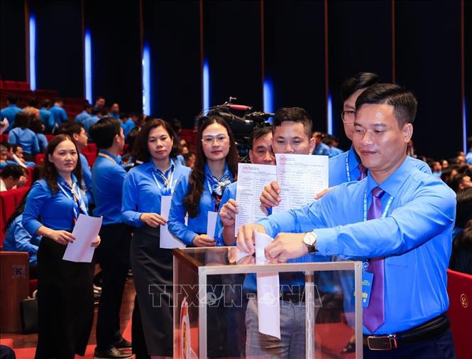 Các đại biểu bỏ phiếu bầu Ban Chấp hành Tổng Liên đoàn lao động Việt Nam khóa XIV, nhiệm kỳ 2026 - 2031. Ảnh: Tuấn Anh - TTXVN