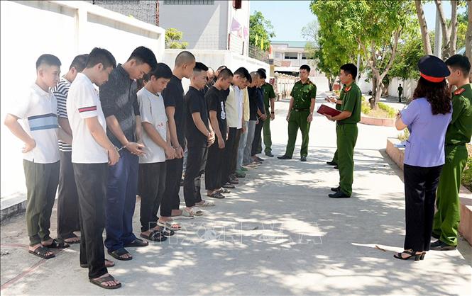 Nhóm đối tượng khai nhận từ tháng 5/2023 đến tháng 1/2026 đã lừa 63 bị hại trên cả nước với tổng số tiền 36,5 tỷ đồng. Ảnh: TTXVN phát
