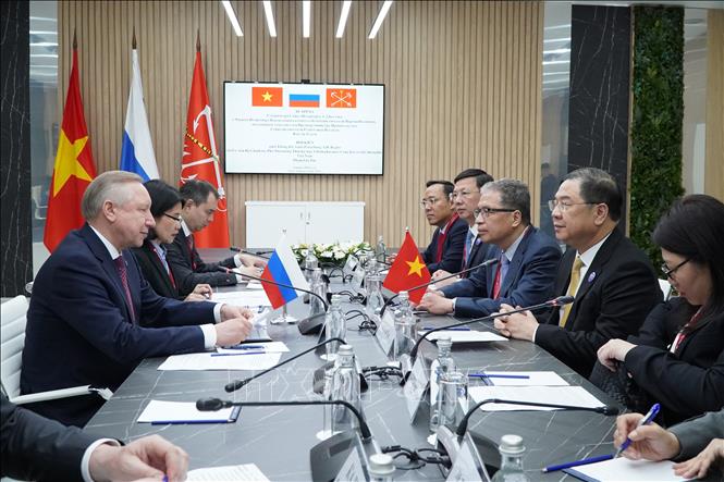 Phó Thủ tướng thường trực Phạm Gia Túc gặp Thống đốc St.Petersburg Alexander Beglov. Ảnh: Tâm Hằng - PV TTXVN tại LB Nga